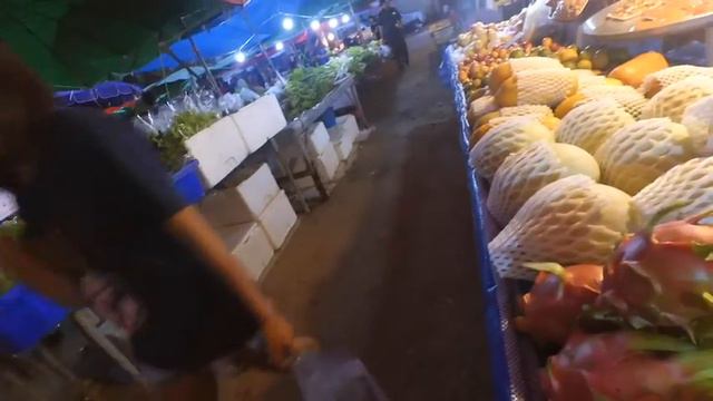 Реальный тайский не туристический рынок Пхукет. Сезон дождей 2016 смотреть онлайн