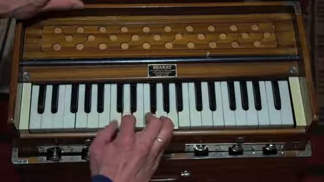 Харе Кришна маха мантра аккорды физгармонь. Harmonium chords class maha mantra la minor смотреть онлайн