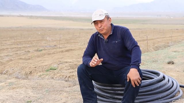 Кайрак жерден 65 метр жер казып, суу чыгырган баткендик багбан смотреть онлайн