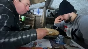 ПЕРВАЯ ПОЕЗДКА НА БУРАНЕ В ТАЙГУ | ЖУТКИЙ МОРОЗ | СЛЕДЫ ЗВЕРЕЙ | БАЙКИ ОХОТНИКОВ | 2 ДНЯ В ИЗБЕ