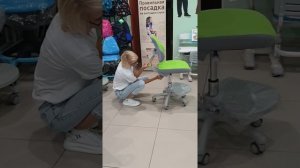 Детское кресло MEALUX ErgoKids Y-409. Видеообзор