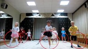 обруч и лента. Открытое занятие в детском саду. Дети 4-6 лет
