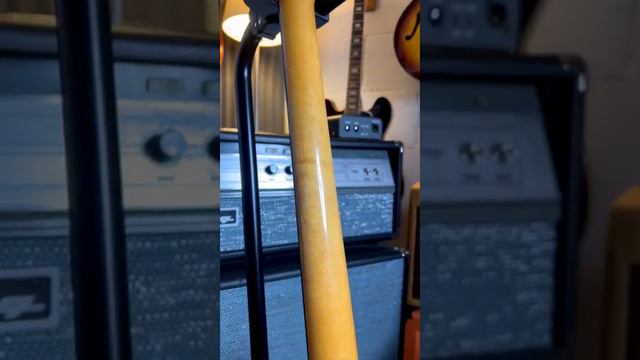 1960 Fender "Stack Knob" Jazz Bass, Sunburst смотреть онлайн