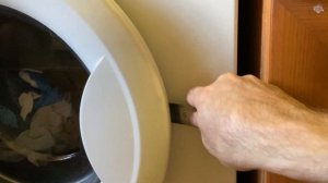 Как открыть дверцу стиральной машинки, если не открывается?