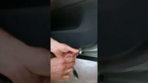 Снятие правой обшивки двери Фольксваген Пассат (Volkswagen Passat)