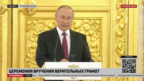 Путин в Кремле принял верительные грамоты новых послов