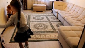 обучающий урок для детей "катание на роликах". Вика катается на роликах. девочке 5 лет