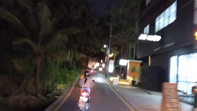 Memantau Kampung Bule Canggu Bali Menjelang Malam