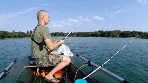 Рыбалка на донку с лодки на Новотроицком водохранилище.