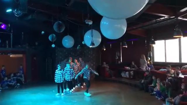 Это 3 группа танцует смотреть онлайн