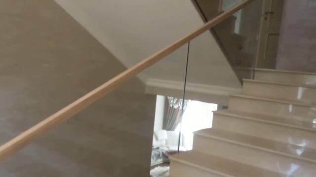 Самонесущие ограждения из осветленного стекла