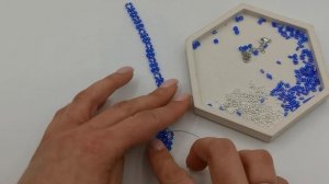 Браслет из бисера и бусин своими руками / для начинающих