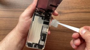 замена батарейки на iPhone SE / iPhone SE battery replacement
