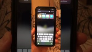 Экран на iPhone Xr живет своей жизнью . Брак экрана?