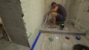 Укладка плитки на стену в ванной комнате. Своими руками.