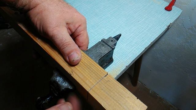 Как отпилить брусок под 90°, если отсутствует стусло. смотреть онлайн