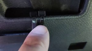 как зафиксировать держатель ремня на ларгусе