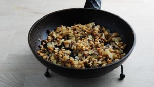 Котлеты с грибами и сыром куриные на сковороде