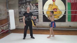 Удар ТОРНАДО в исполнении школьника.Как правильно бить Торнадо.