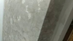 Как клеить и подрезать обои на кривых углах.