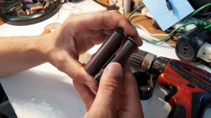 Поменять аккумуляторные батарейки шуруповерта