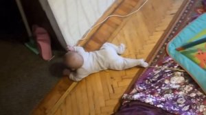 Развивающий коврик. Куда сложить ? Повесить на стену!