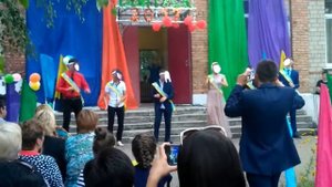 Оригинальное поздравление от выпускников, учителям ❤