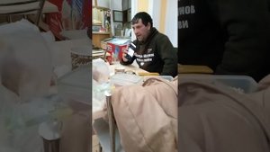 дядя Саша поёт как Юра шатунов (видео восстановил)