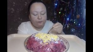 Мукбанг//Селедка под шубой//Мой завтрак 31 декабря