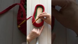 САПОЖОК крючком из трикотажной пряжи. НОВОГОДНЯЯ УПАКОВКА ДЛЯ СЛАДОСТЕЙ И ПОДАРКОВ!)