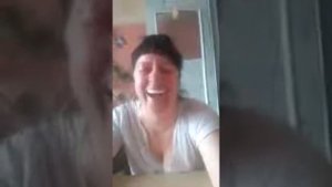 Выписала себе виниры.. ну знаешь виниры это голливудская улыбка.. угар)