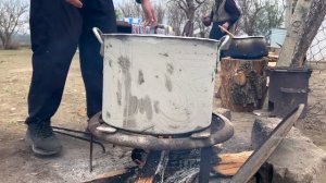 CAUCASIAN OLD GRANDMA COOKING DOVGA AND BOZBASH! FARAWAY MOUNTAIN RURAL VILLAGE LIFE
