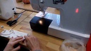 Пробивание петель с помощью специальной лапки