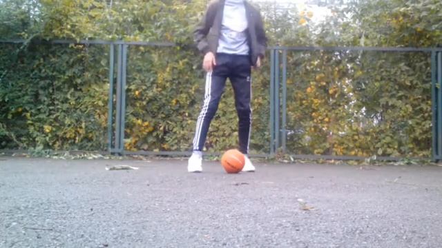 "60 СЕКУНД ЧЕЛЛЕНДЖ И УДАРЫ ПО ВОРОТАМ" // Бью по воротам баскетбольным мячом. смотреть онлайн