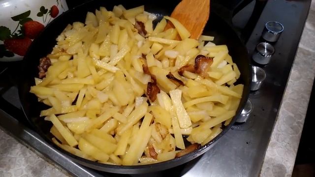 БЛЮДО ИЗ КВАШЕНОЙ КАПУСТЫ / ЖАРЕНЫЙ КАРТОФЕЛЬ / СОЛЯНКА / БИГОС