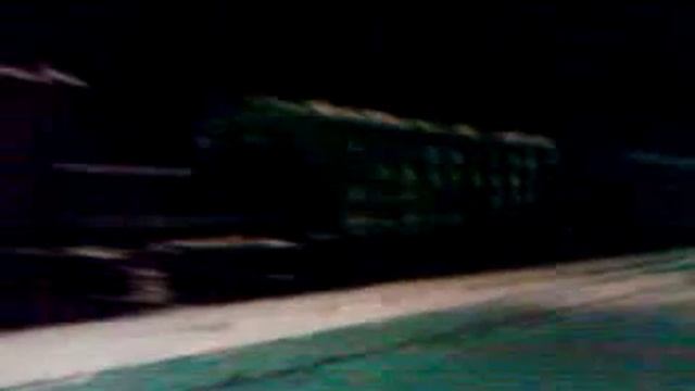 РЖД ТЧ 17 Проезжает по Станции Кизел..3gp смотреть онлайн