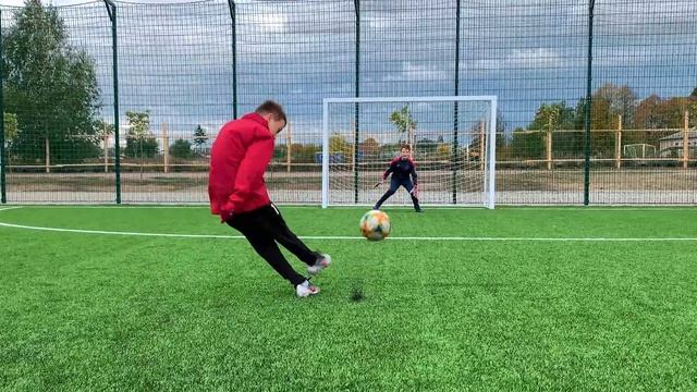 Футбольный челлендж с Twins Wins | Разминка, финты, пенальти, красивые удары смотреть онлайн