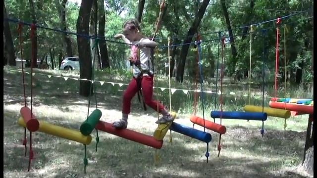Канатная дорога детская на труханов остров проходим с Юлей || cableway kids