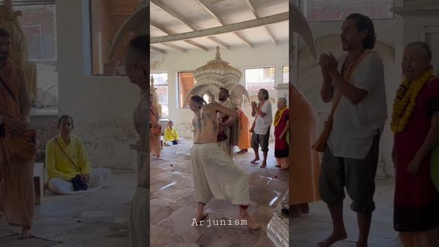 “ The body says what words cannot ” #dance #dancevideo #harekrishna #kirtan #vrindavan #shorts