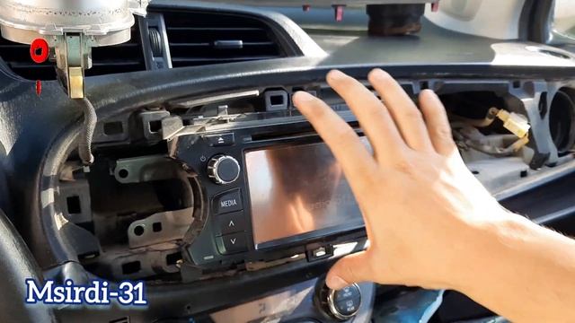 installation Caméra de recul TOYOTA YARIS 2011/2014 смотреть онлайн