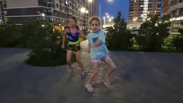 Подруга Эмилия решила зажечь! Вероника поддержала!