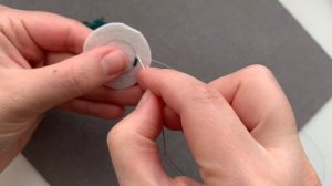 Embroidery tutorial. Вышивка для начинающих. Как пришить бисер ровной линией, сделать контур бисеро