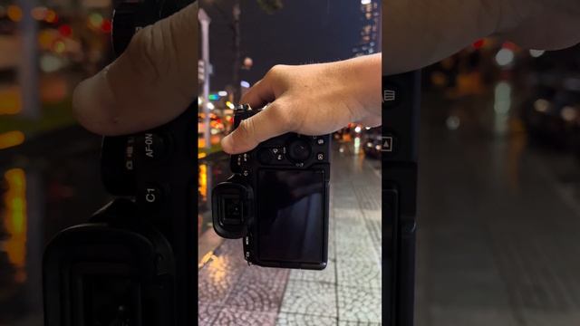 Sony A7 Mark 4. +FE 85mm 1.8 chụp đêm nhẹ nhàng