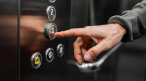 В Нижневартовске меняют лифты в многоквартирных домах