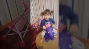 Ослик-прыгунок. Игрушка для Ксюшки. Резиновый ослик Иа