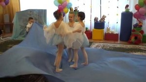 Чайка над морской волной