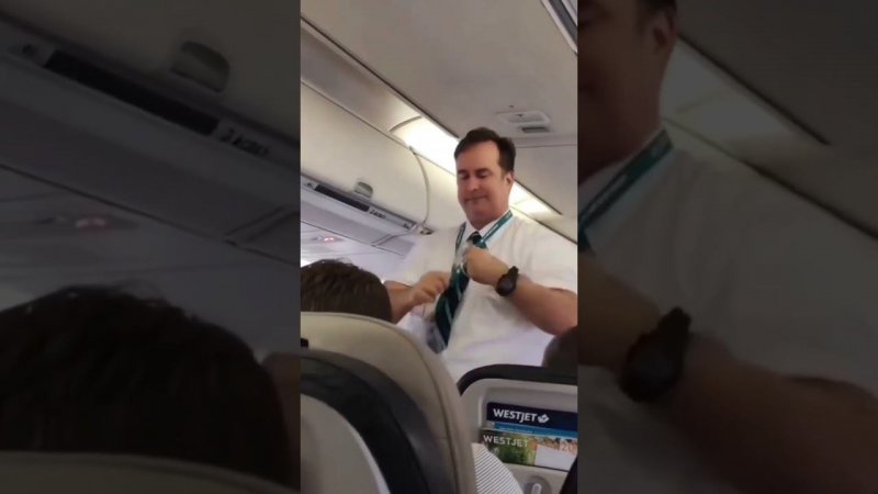 Этот проводник превратил инструктаж в ШОУ! ✈️