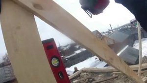 13. Установка стоек для временного конькового прогона