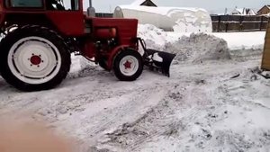 Уборка снега трактором Т 25