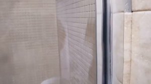 Мини откос из плитки в туалете